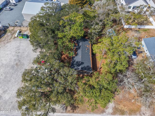 107 NE 65th Street, Oak Island, NC 28465
