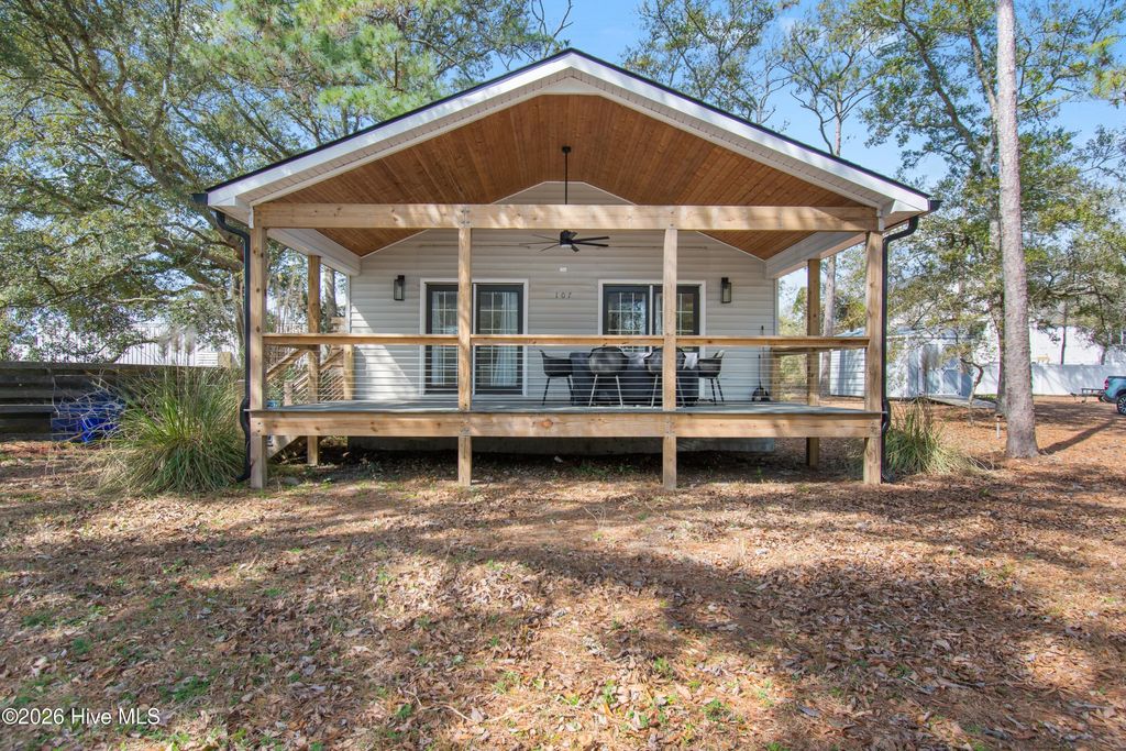 107 NE 65th Street, Oak Island, NC 28465