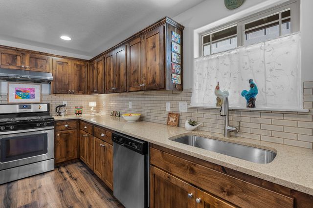 240 NW 30th Street, Redmond, OR 97756