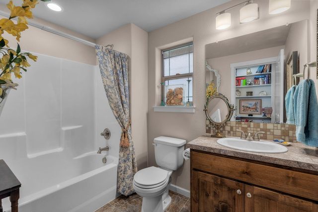 240 NW 30th Street, Redmond, OR 97756