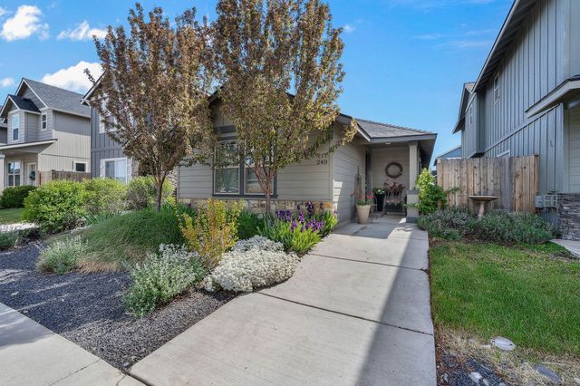 240 NW 30th Street, Redmond, OR 97756
