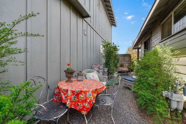 240 NW 30th Street, Redmond, OR 97756