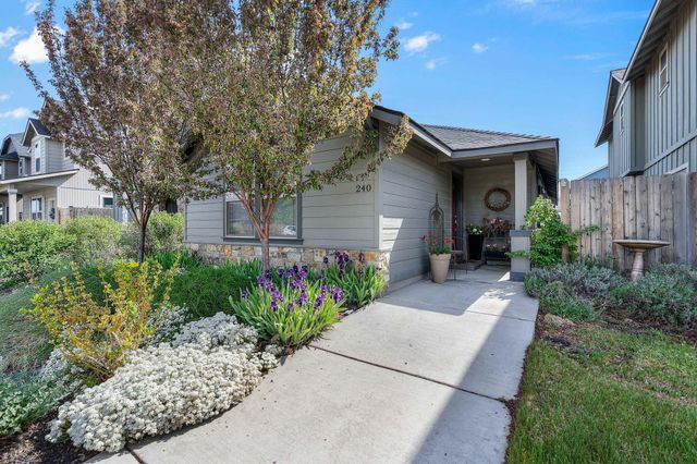 240 NW 30th Street, Redmond, OR 97756