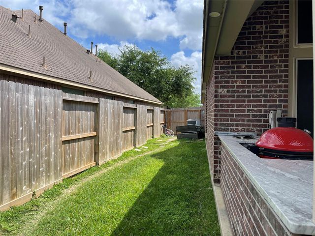 730 Cumberland Ridge Lane, League City, TX 77573