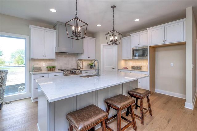 9852 W Greeley Street, Lenexa, KS 66227