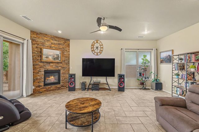 8700 Aspen Leaf Drive NE, Albuquerque, NM 87122