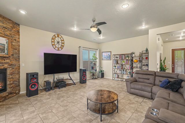 8700 Aspen Leaf Drive NE, Albuquerque, NM 87122