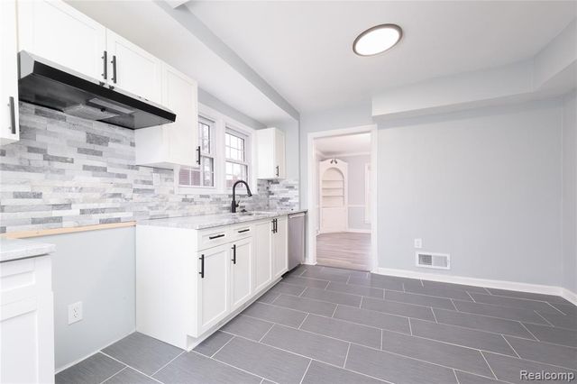 16703 Archdale Street, Detroit, MI 48235