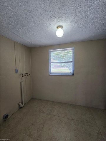 702 SE 47th ST 2, Cape Coral, FL 33904