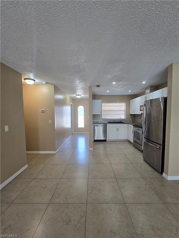 702 SE 47th ST 2, Cape Coral, FL 33904