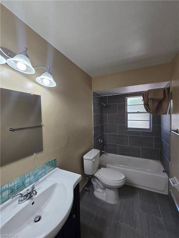 702 SE 47th ST 2, Cape Coral, FL 33904