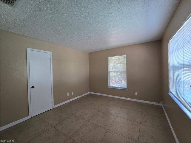 702 SE 47th ST 2, Cape Coral, FL 33904