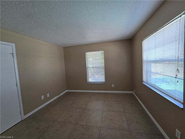 702 SE 47th ST 2, Cape Coral, FL 33904