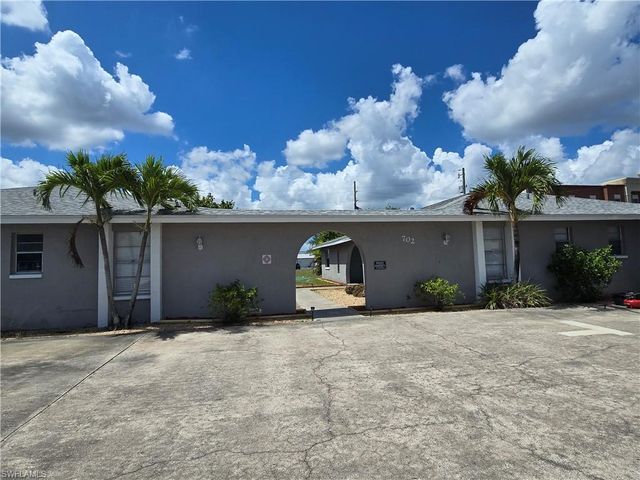 702 SE 47th ST 2, Cape Coral, FL 33904
