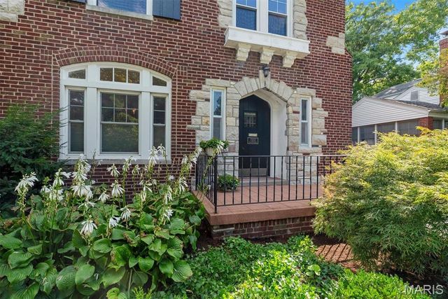 7232 Clayton Road, Richmond Heights, MO 63117