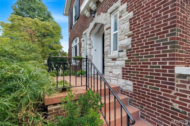 7232 Clayton Road, Richmond Heights, MO 63117