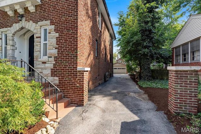 7232 Clayton Road, Richmond Heights, MO 63117