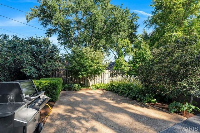 7232 Clayton Road, Richmond Heights, MO 63117