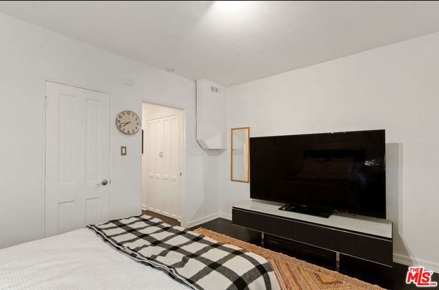 8467 Willoughby Avenue, Los Angeles, CA 90069