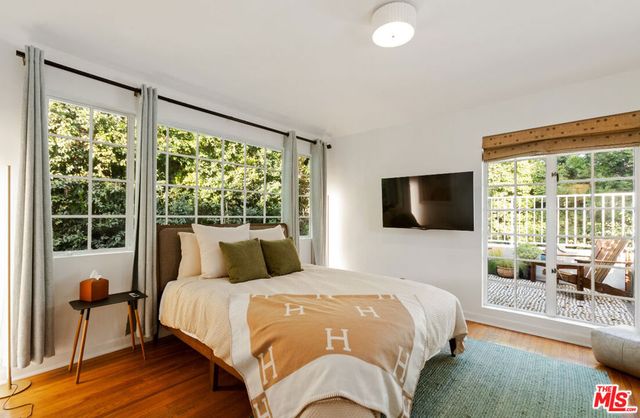 8467 Willoughby Avenue, Los Angeles, CA 90069