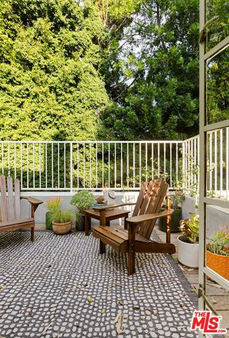 8467 Willoughby Avenue, Los Angeles, CA 90069