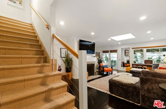 8467 Willoughby Avenue, Los Angeles, CA 90069