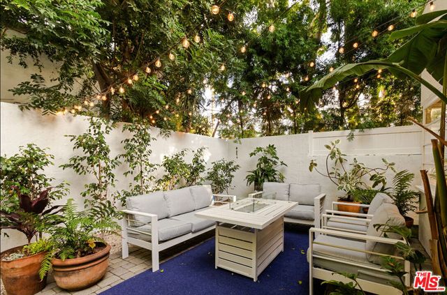 8467 Willoughby Avenue, Los Angeles, CA 90069
