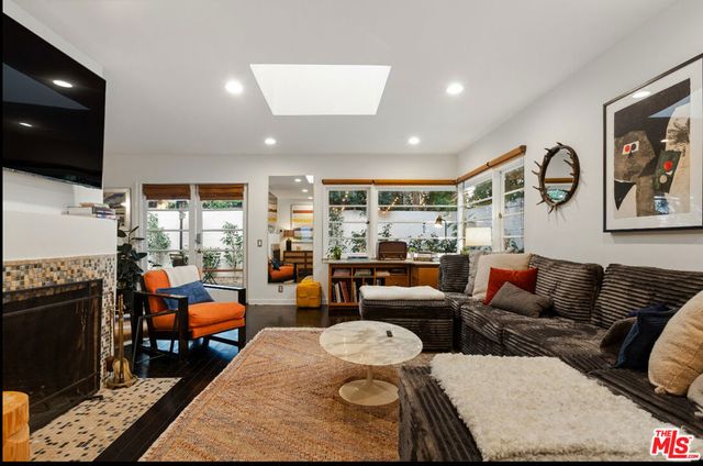 8467 Willoughby Avenue, Los Angeles, CA 90069