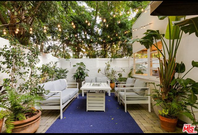 8467 Willoughby Avenue, Los Angeles, CA 90069