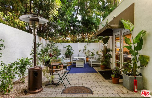 8467 Willoughby Avenue, Los Angeles, CA 90069