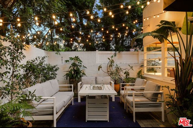 8467 Willoughby Avenue, Los Angeles, CA 90069