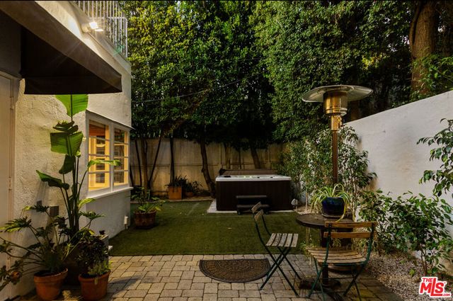 8467 Willoughby Avenue, Los Angeles, CA 90069