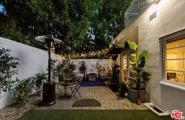 8467 Willoughby Avenue, Los Angeles, CA 90069
