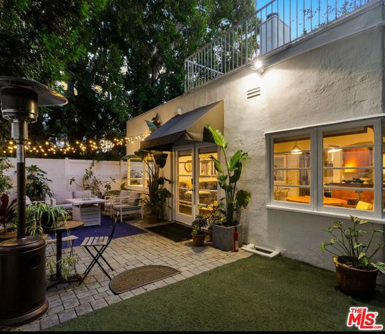 8467 Willoughby Avenue, Los Angeles, CA 90069