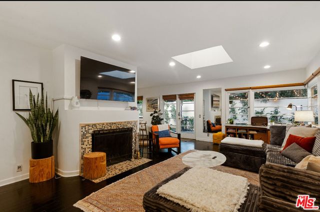 8467 Willoughby Avenue, Los Angeles, CA 90069