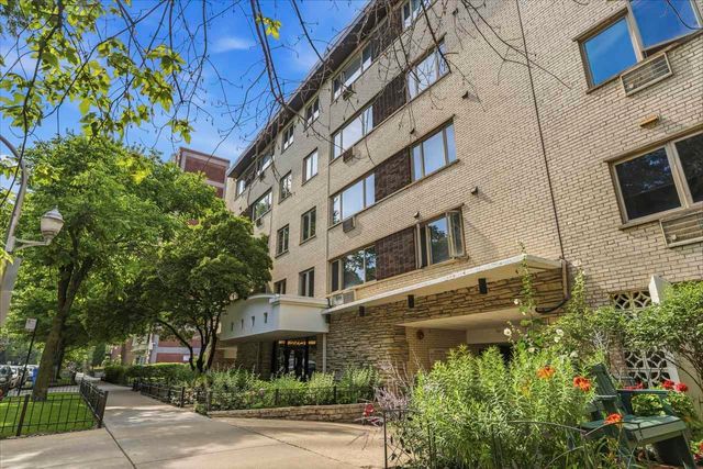 426 W BARRY Avenue 407, Chicago, IL 60657