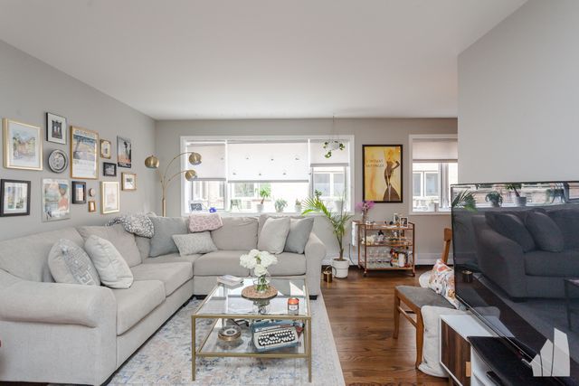 426 W BARRY Avenue 407, Chicago, IL 60657
