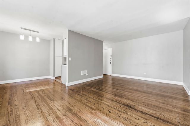 426 W BARRY Avenue 407, Chicago, IL 60657