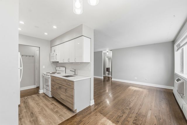 426 W BARRY Avenue 407, Chicago, IL 60657