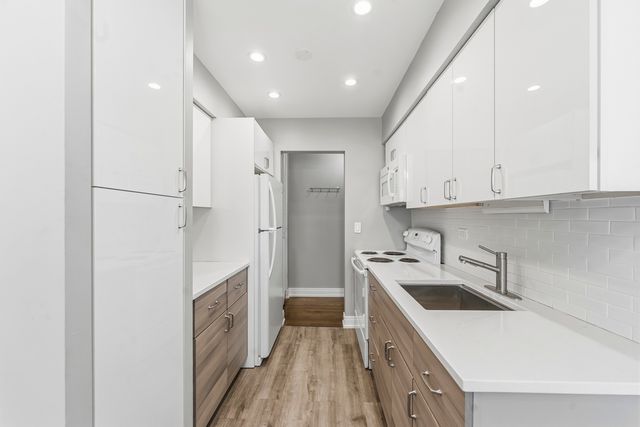 426 W BARRY Avenue 407, Chicago, IL 60657