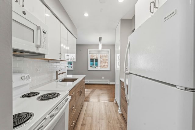 426 W BARRY Avenue 407, Chicago, IL 60657