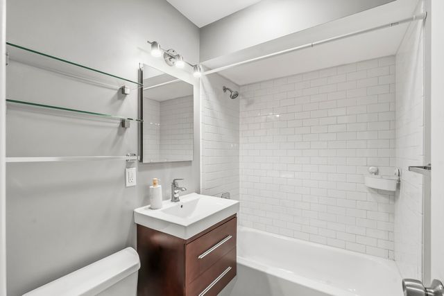426 W BARRY Avenue 407, Chicago, IL 60657