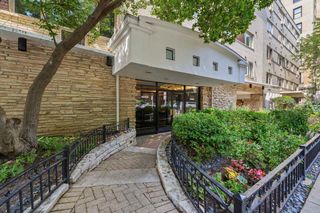 426 W BARRY Avenue 407, Chicago, IL 60657