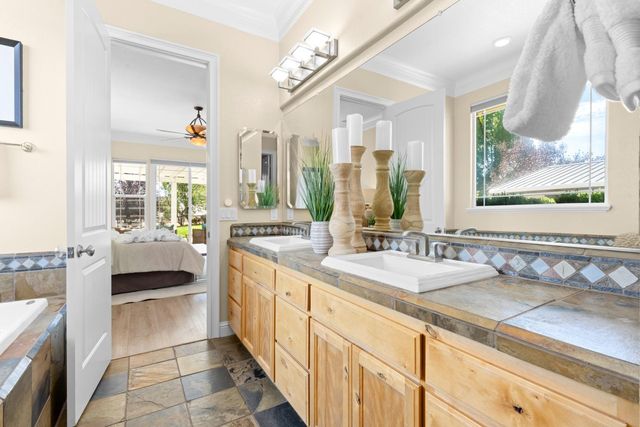 7140 Starkview Pl, Loomis, CA 95650