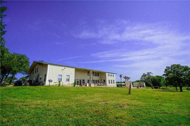 475 Catfish LN, Lockhart, TX 78644