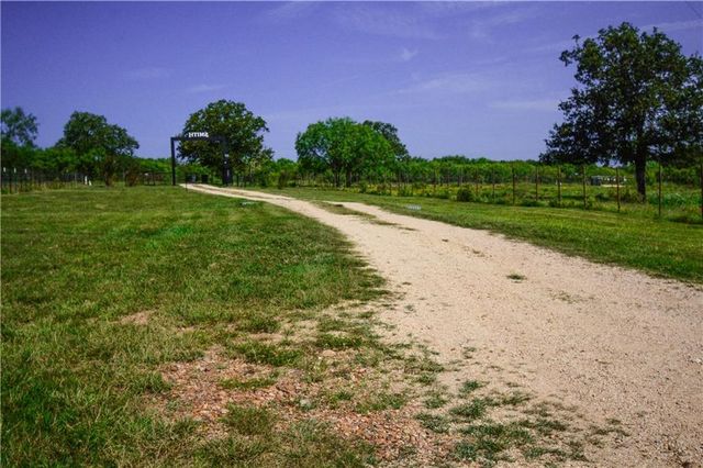 475 Catfish LN, Lockhart, TX 78644