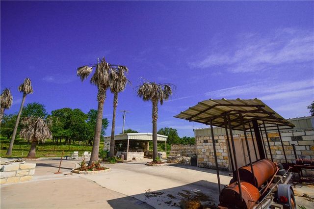 475 Catfish LN, Lockhart, TX 78644
