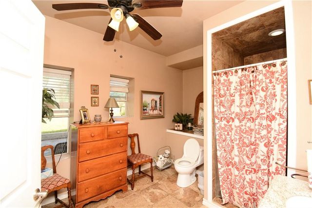 475 Catfish LN, Lockhart, TX 78644