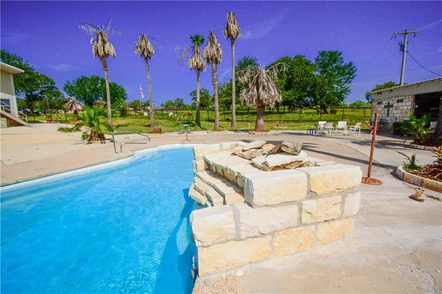 475 Catfish LN, Lockhart, TX 78644