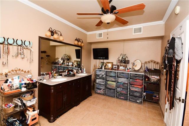 475 Catfish LN, Lockhart, TX 78644